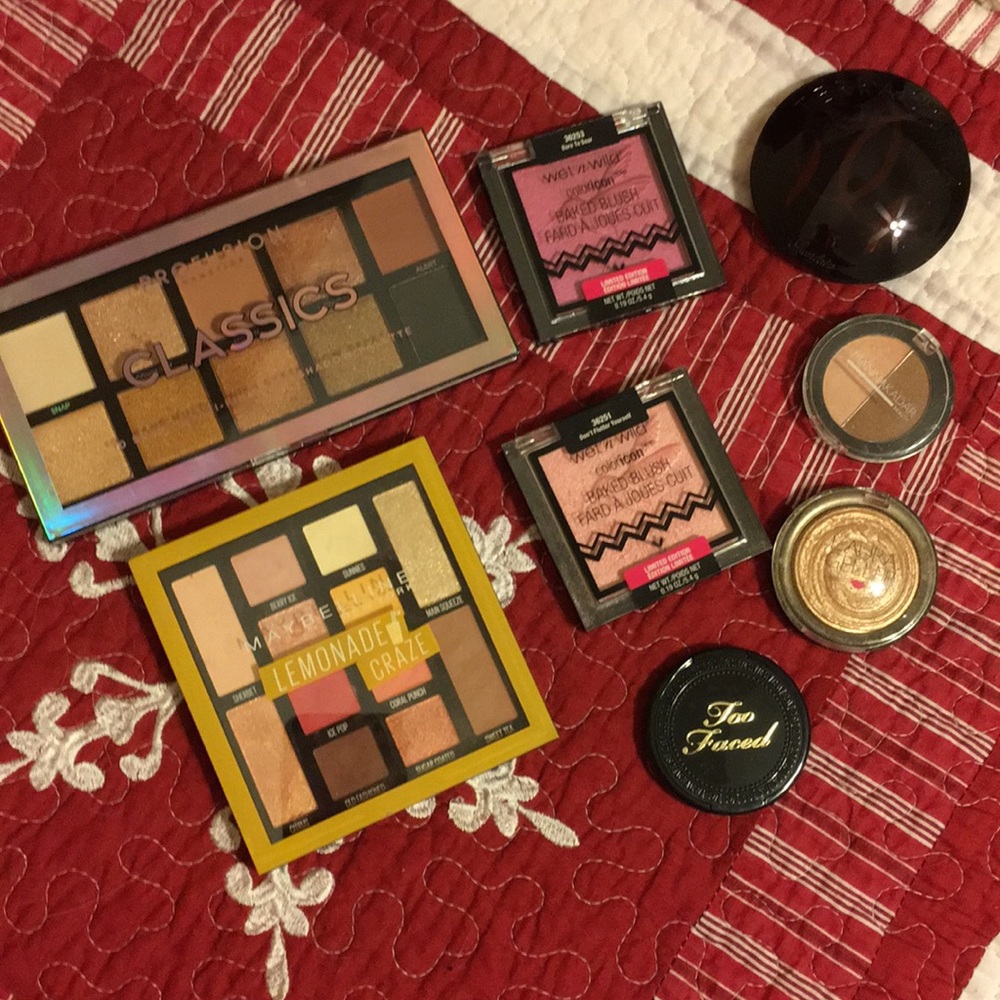 Gently used makeup bundle!